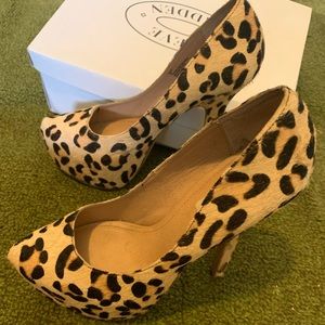 Size 8 leopard platform Steve Madden Heel